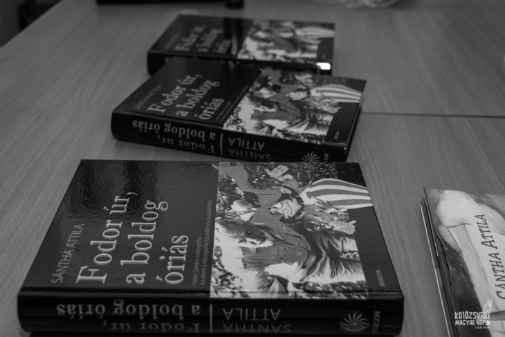 Sántha Attila - Fodor úr, a boldog óriás című könyve. Fotó: helikon.ro-