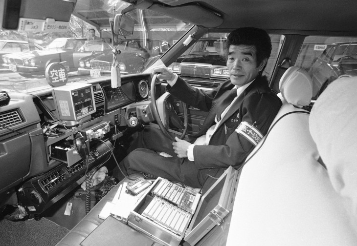 timline.com-Egy oszakai taxisofőr autós karaoke rendszere.