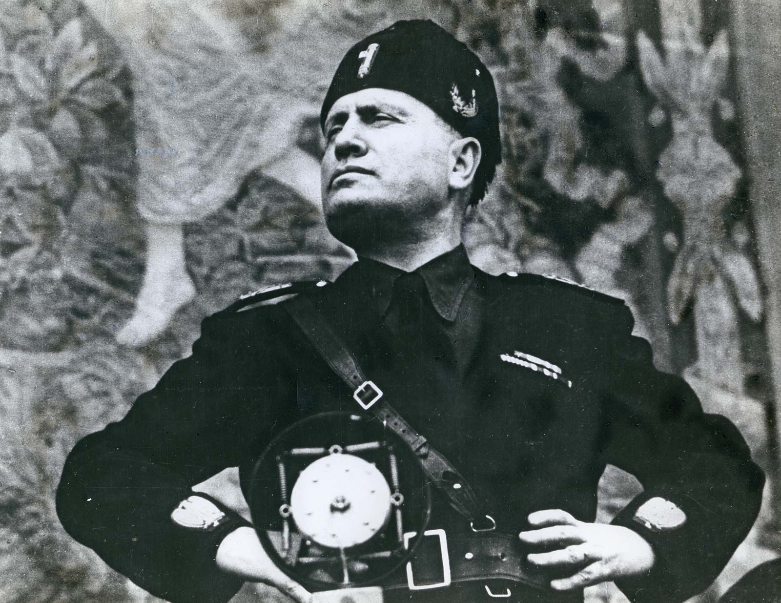 Britannica-Benito Mussolini