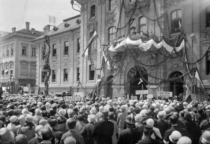 Fortepan/ Fődi Gábor-A békeszerződés elleni tüntetés Szegeden 1920-ban