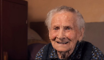 Egy 102 éves asszony titka és egyéb történetek