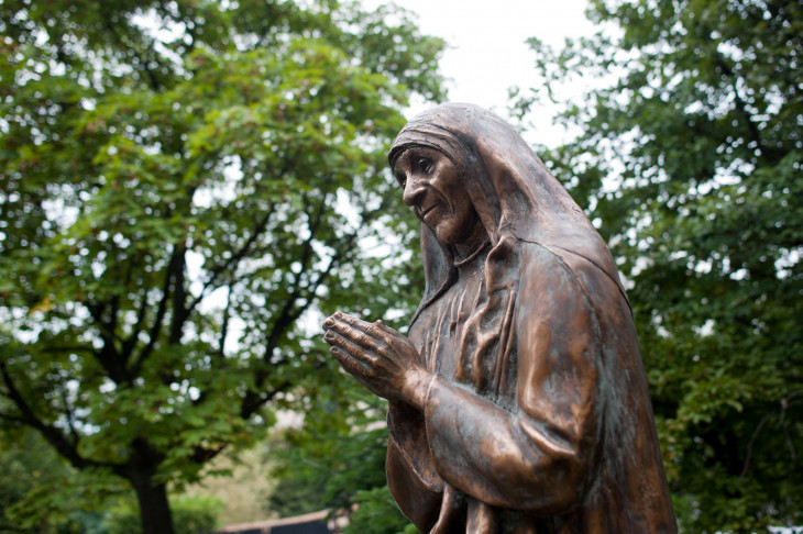 MTI/Marjai János-Teréz anya szobra, Mihály Gábor szobrászművész alkotása, amelyet 2014. szeptember 5-én avattak fel Budapesten.