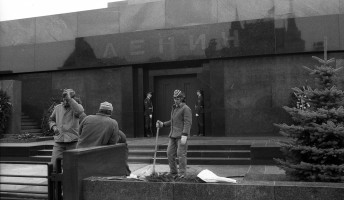 Kilinóleumozzák Lenin mauzóleumát?