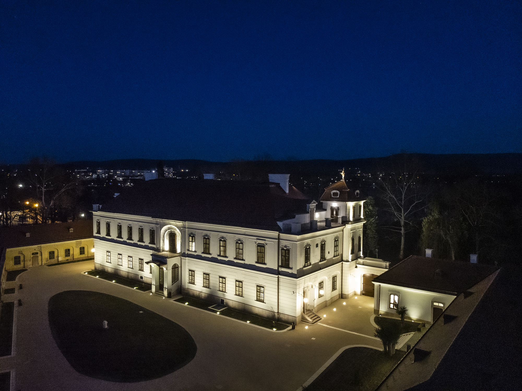 NKVP, NÖFnkft.-A tatai Esterházy-kastélyt is felújították